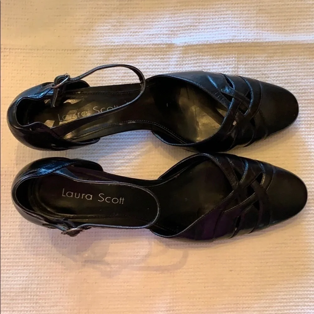 Laura Scott Black Leather Heels in 8M. Style-Anita​​​​​​​​​​​​​​​​​​​​​